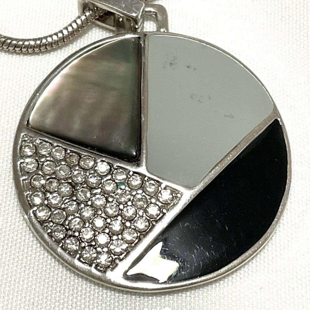 Jennifer Lopez Pendant Necklace - Picture 5 of 10
